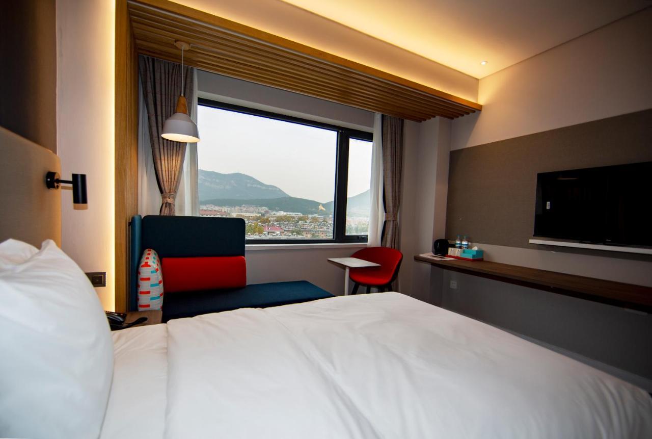 Holiday Inn Express Jinan Jingshi Road, An Ihg Hotel Bagian luar foto