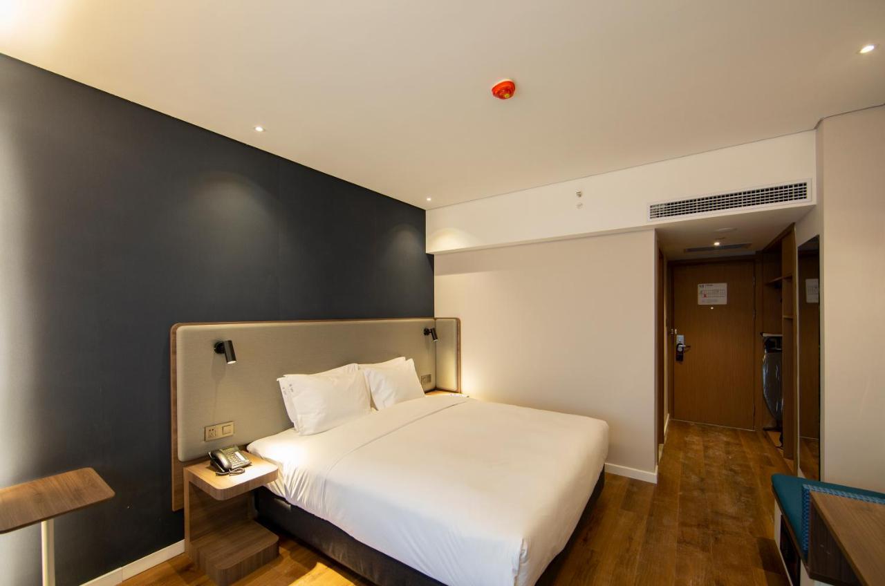 Holiday Inn Express Jinan Jingshi Road, An Ihg Hotel Bagian luar foto