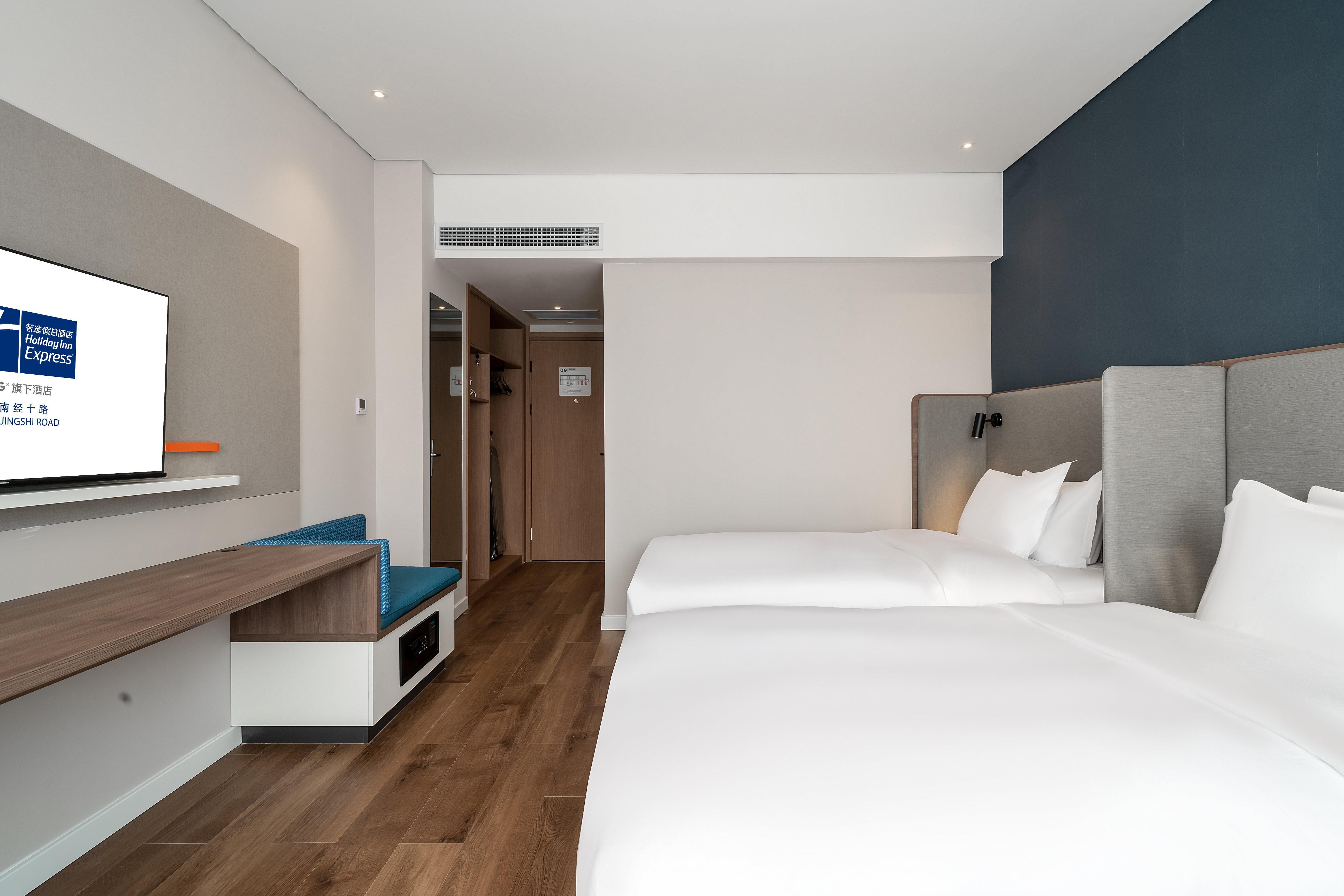 Holiday Inn Express Jinan Jingshi Road, An Ihg Hotel Bagian luar foto