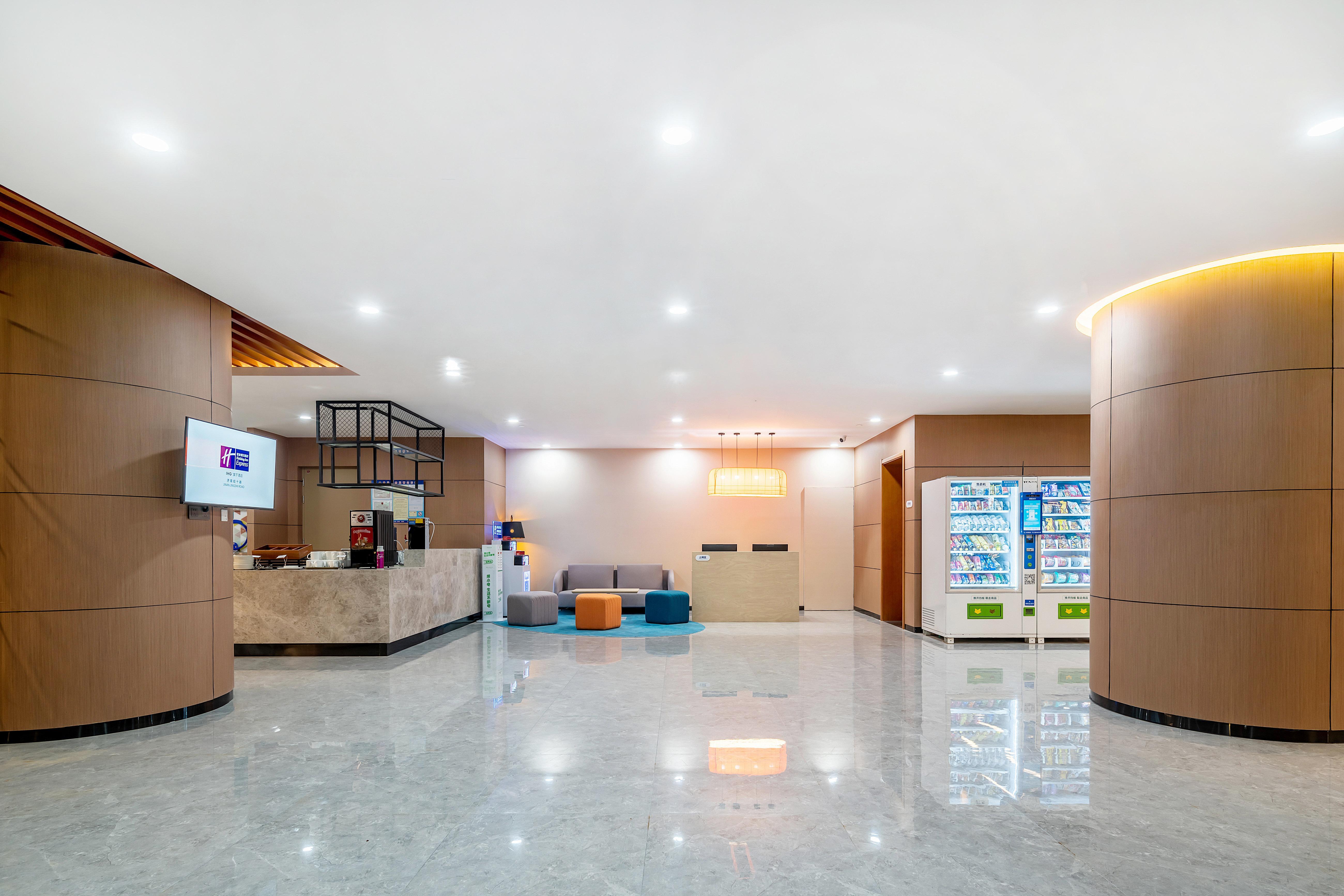 Holiday Inn Express Jinan Jingshi Road, An Ihg Hotel Bagian luar foto