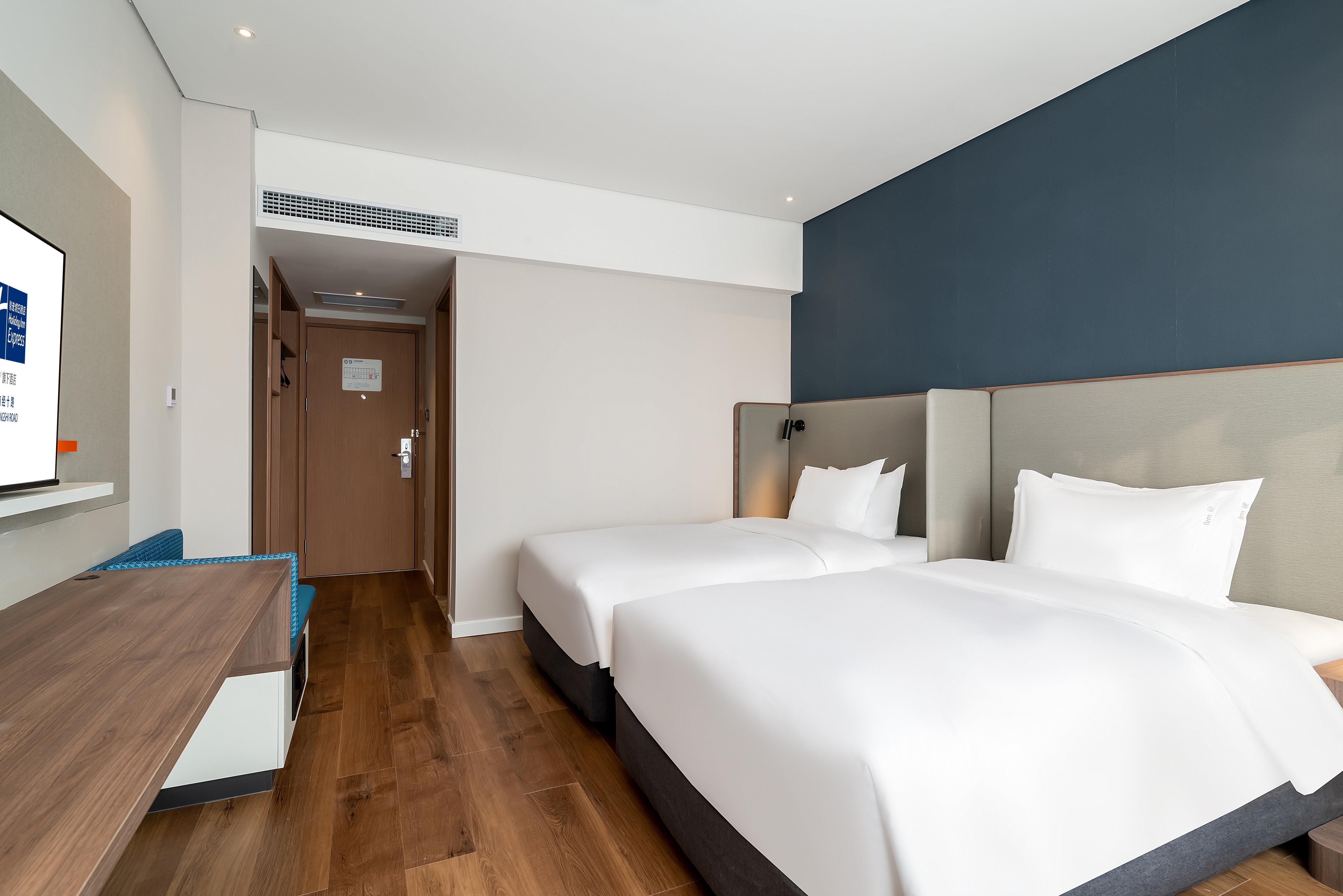 Holiday Inn Express Jinan Jingshi Road, An Ihg Hotel Bagian luar foto