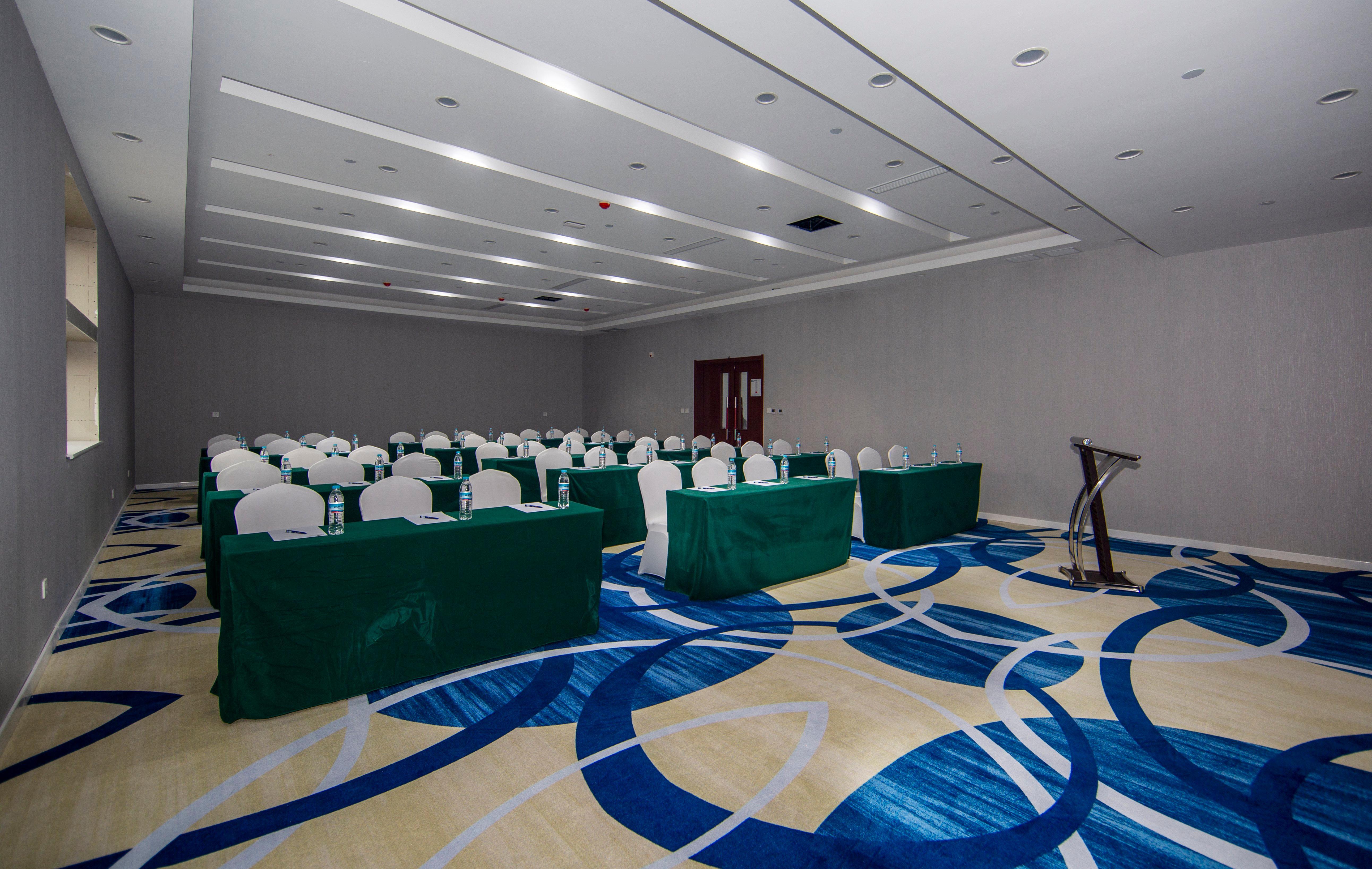 Holiday Inn Express Jinan Jingshi Road, An Ihg Hotel Bagian luar foto