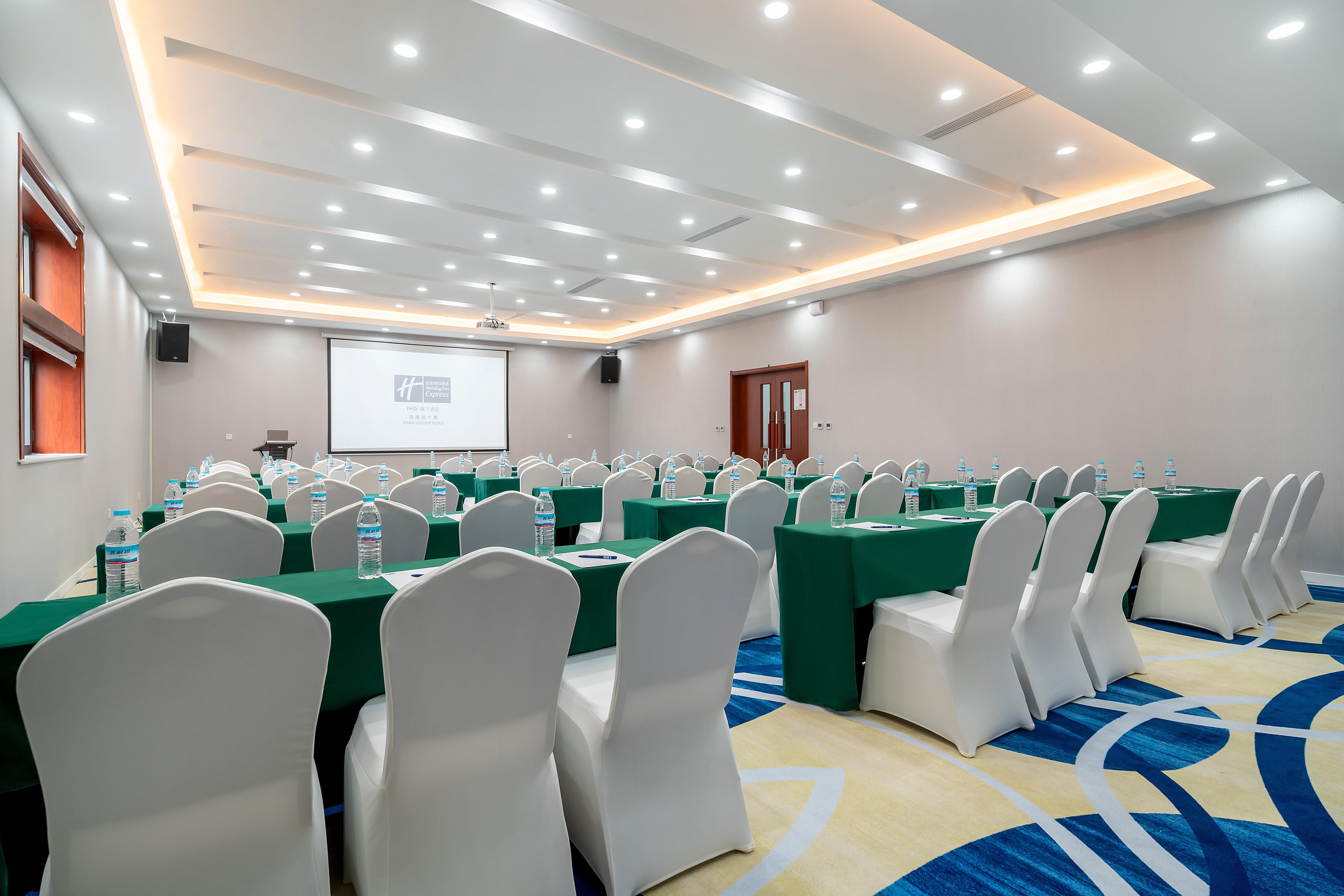 Holiday Inn Express Jinan Jingshi Road, An Ihg Hotel Bagian luar foto