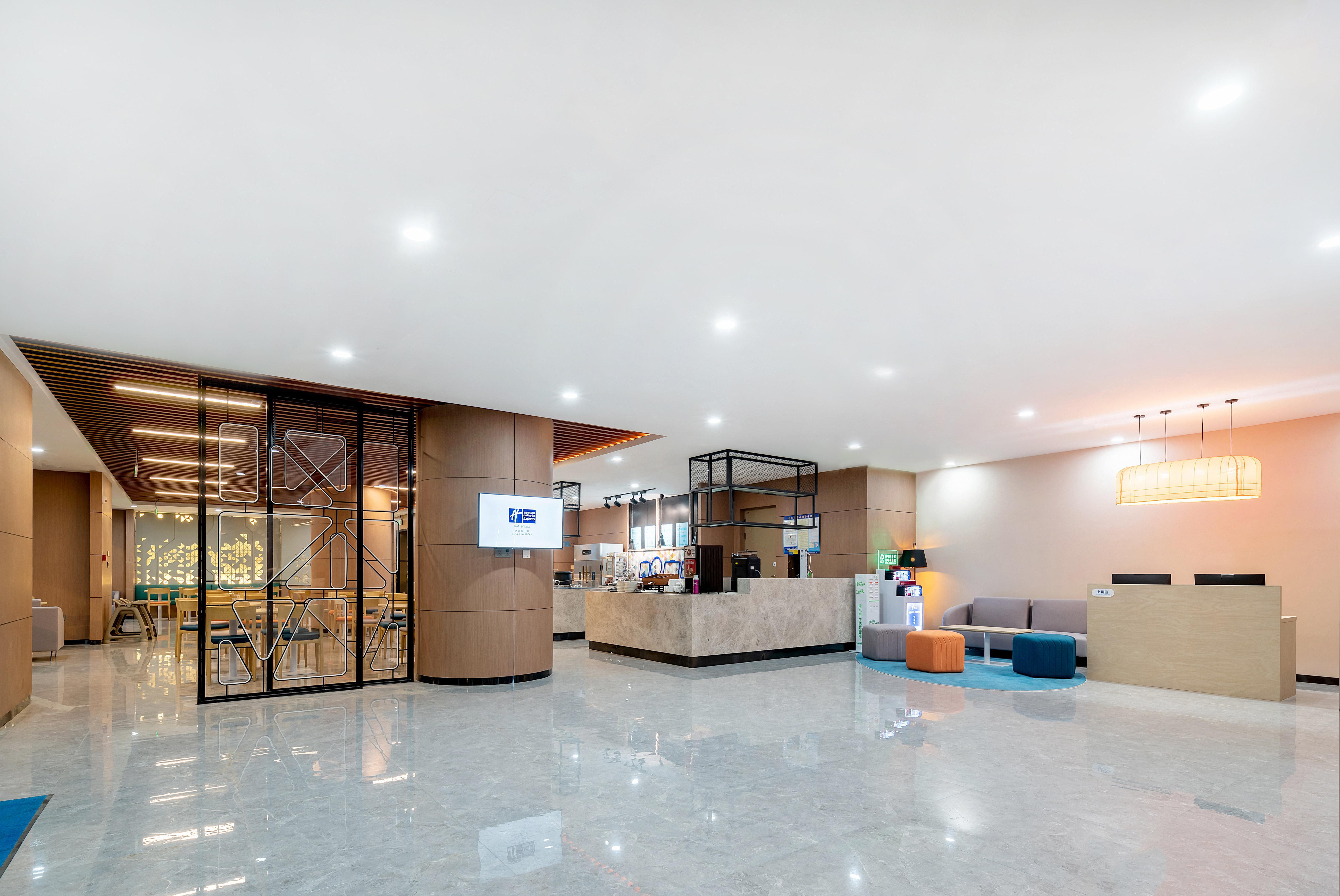 Holiday Inn Express Jinan Jingshi Road, An Ihg Hotel Bagian luar foto
