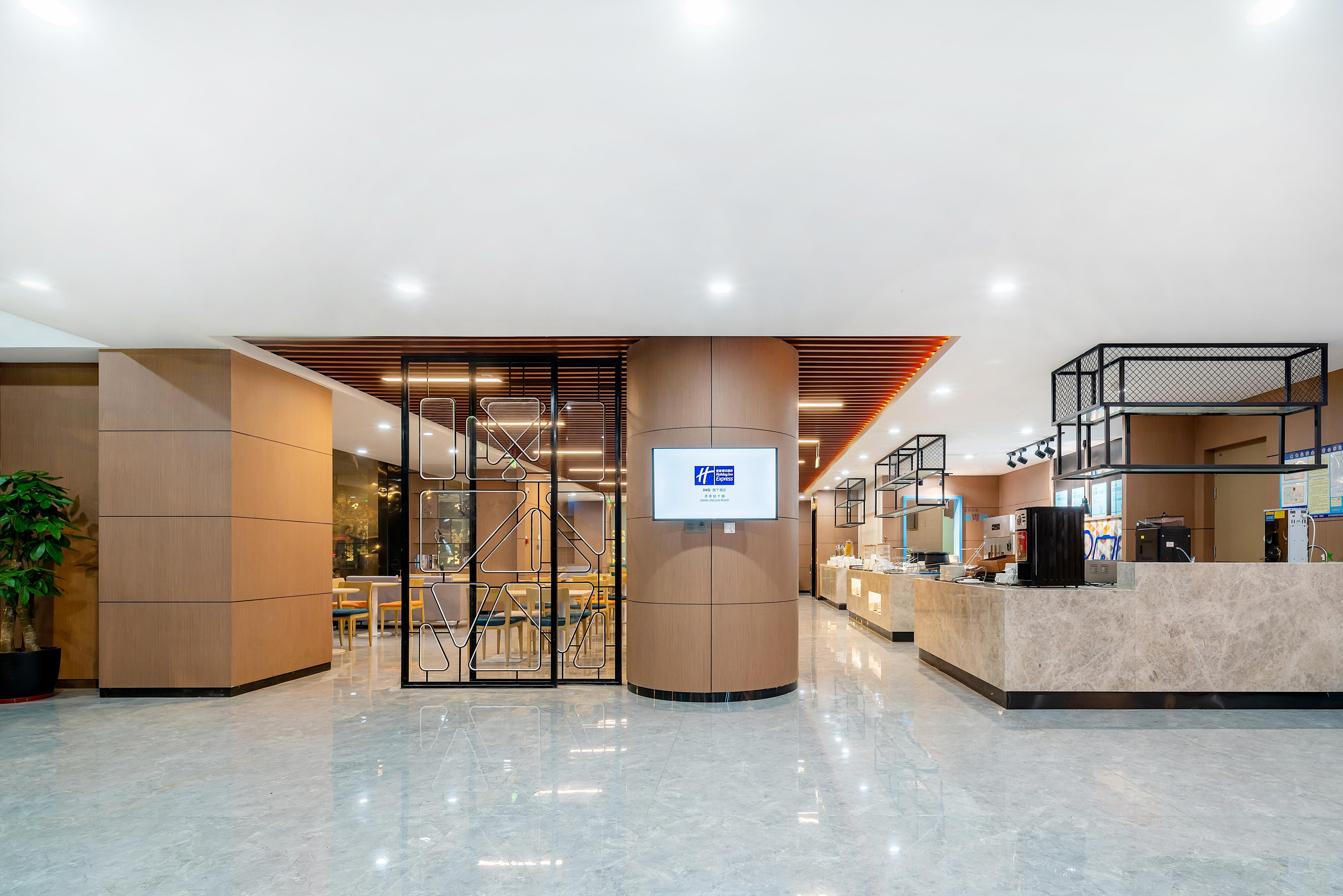 Holiday Inn Express Jinan Jingshi Road, An Ihg Hotel Bagian luar foto