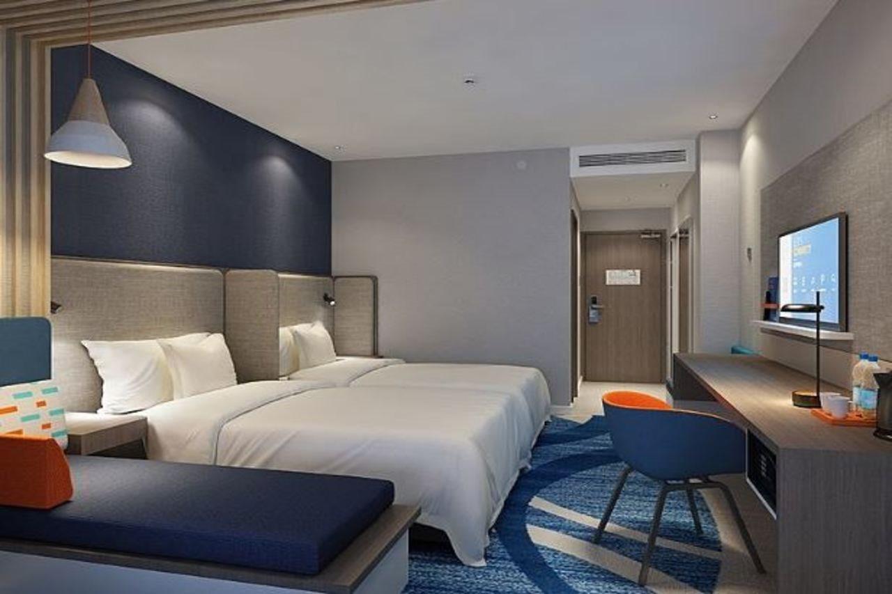 Holiday Inn Express Jinan Jingshi Road, An Ihg Hotel Bagian luar foto